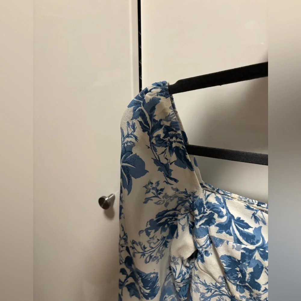 Women’s  Reformation Reign Top in Olympia size 2 - Picture 9 of 15